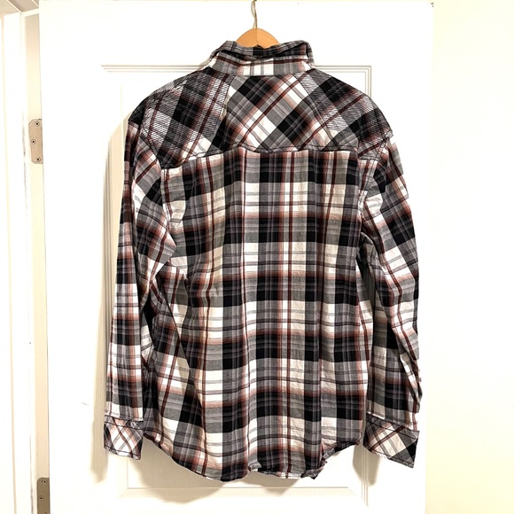 Buckle Men's Red and Black Relaxed Fit Shirt - XL - Picture 2 of 5